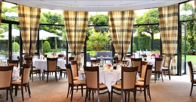 terrasse-boire-verre-lyon-lounge-warwick-reine-astrid