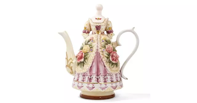 theiere-vintage-femme-robe-epoque