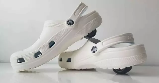 crocs-roulettes-drifter-sandale