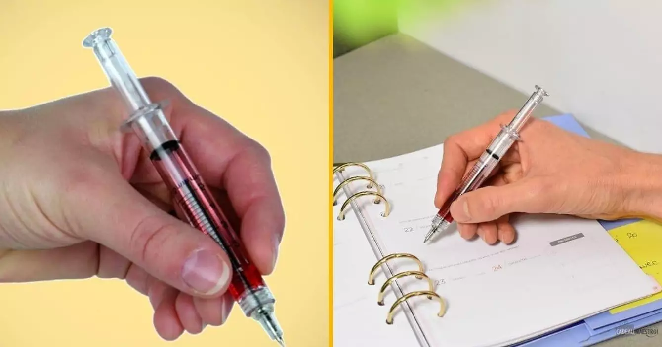 un-stylo-geant-en-forme-de-seringue