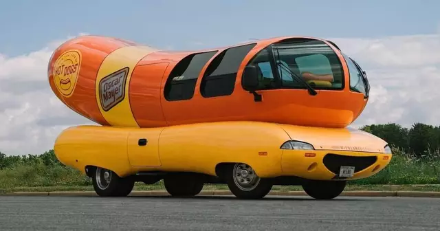 nuit-saucisse-hot-dog-geant