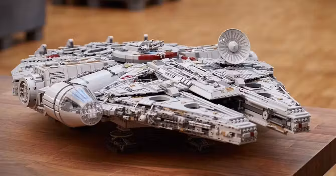 lego-faucon-millenium-7541-pieces