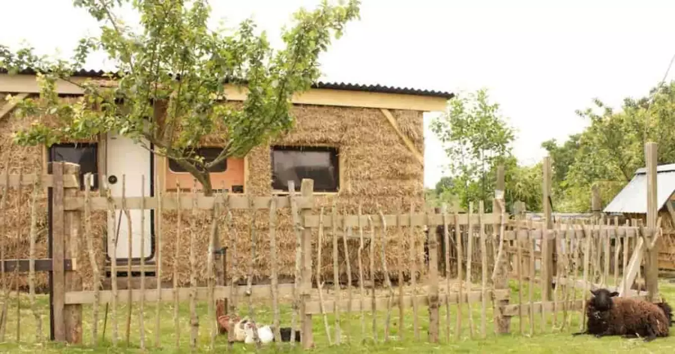 mini-maison-paille-normandie