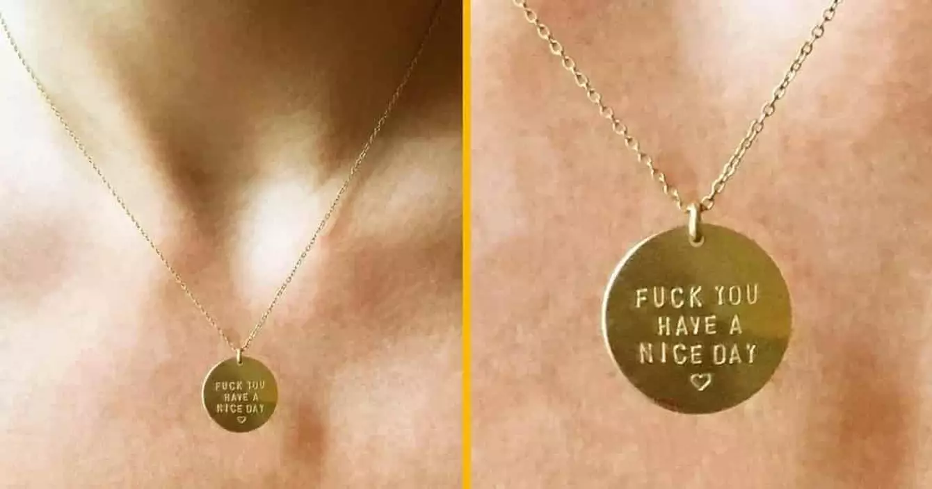 collier-pour-etre-mi-poli-mi-insultant