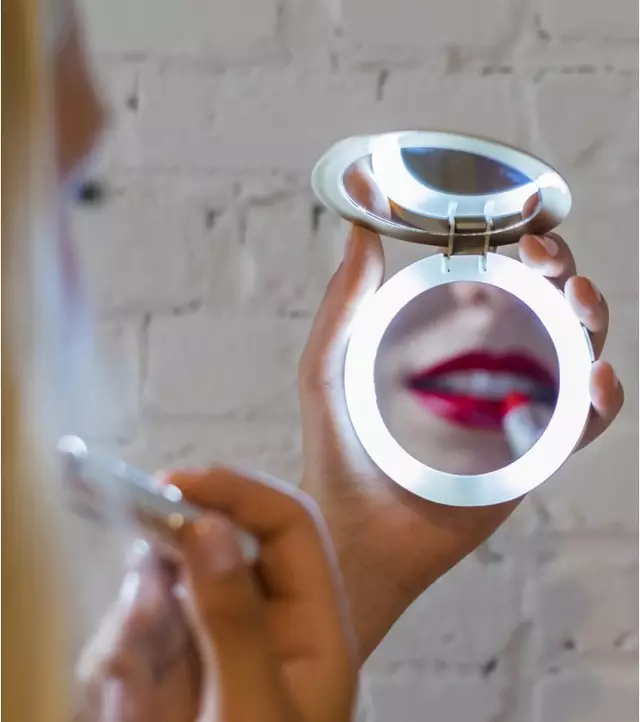 batterie-externe-usb-avec-miroir-de-poche