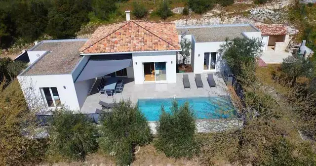 villa-moderne-piscine-saint-florent