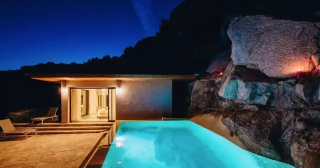belle-villa-vue-mer-piscine-chauffee-privee-corse