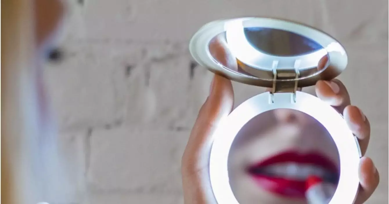 batterie-externe-usb-avec-miroir-de-poche