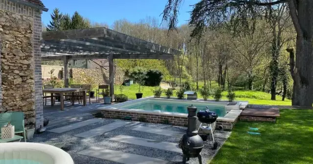 villa-ile-de-france-piscine-jaccuzi