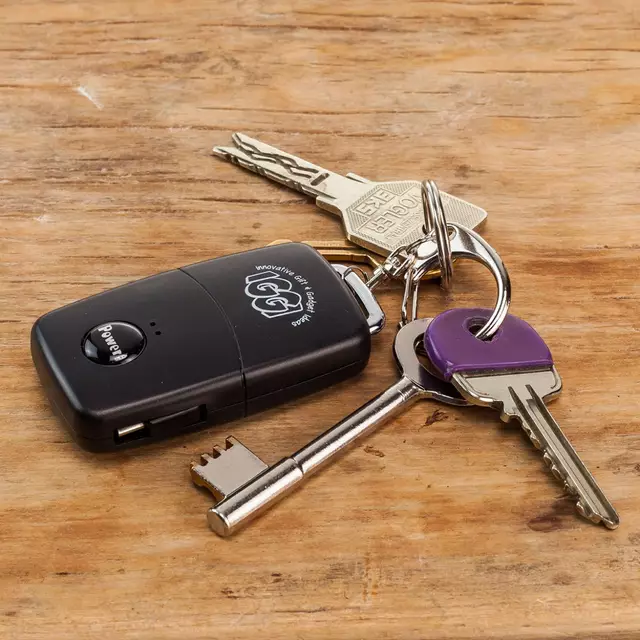chargeur-smartphone-facon-cle-de-voiture-245