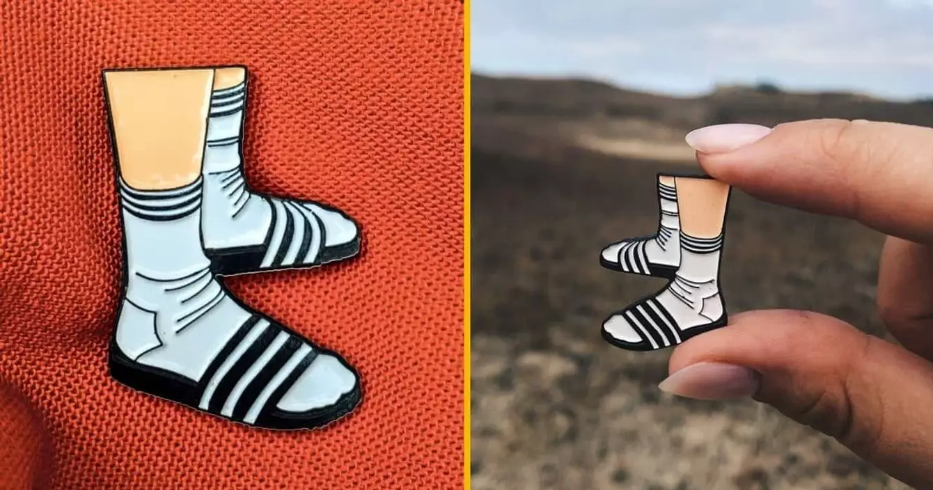 pins-claquettes-chaussettes