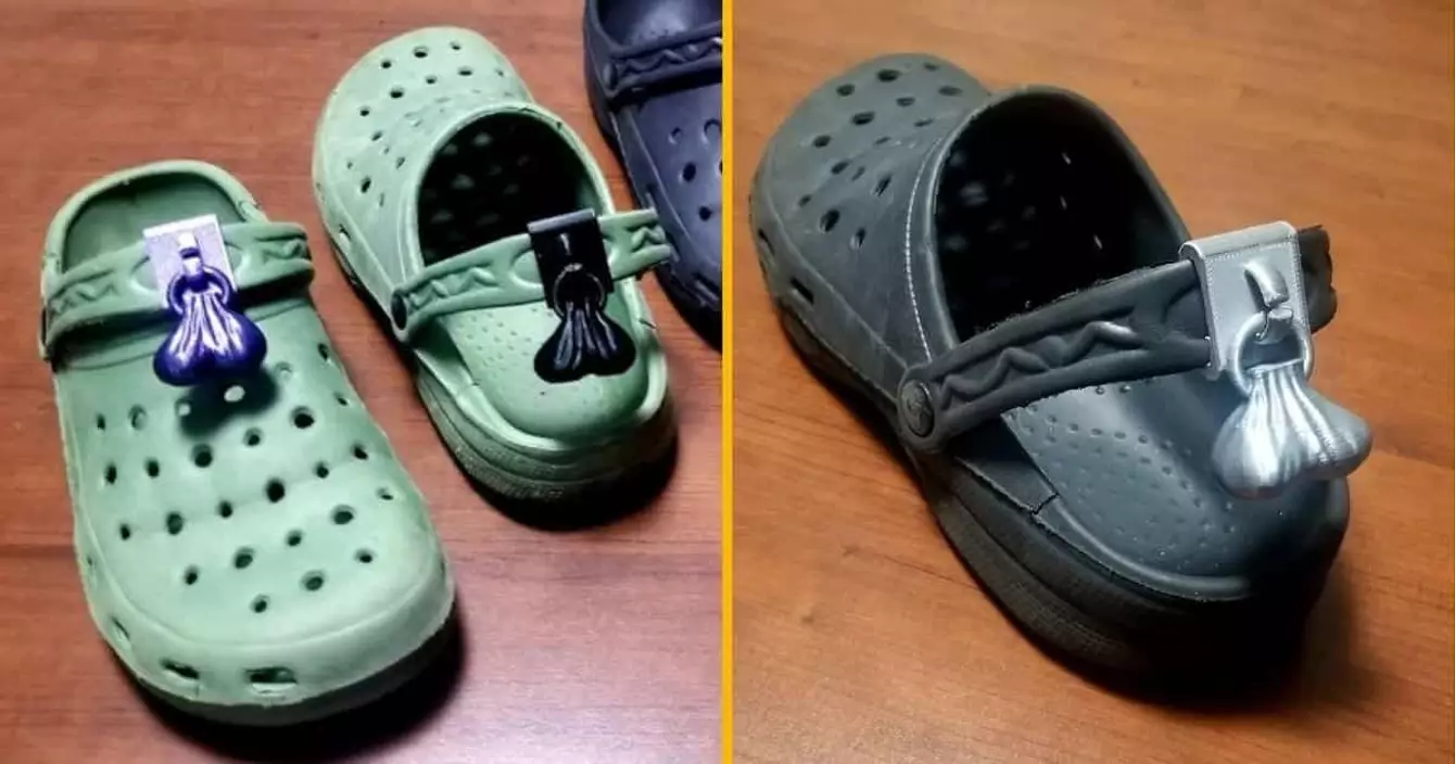 petites-testicules-accrocher-crocs