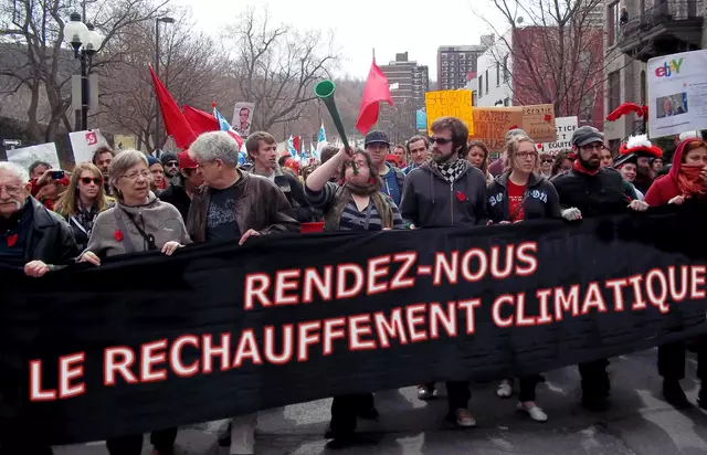 Manifestation_du_14_avril_2012_a_Montreal_-_02
