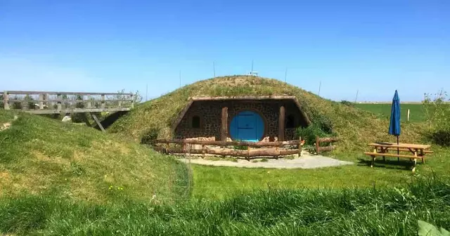 airbnb-bretagne-maison-hobbit