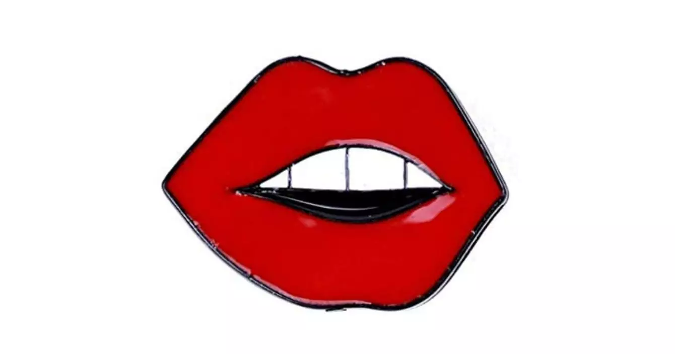 pins-bouche-rouge