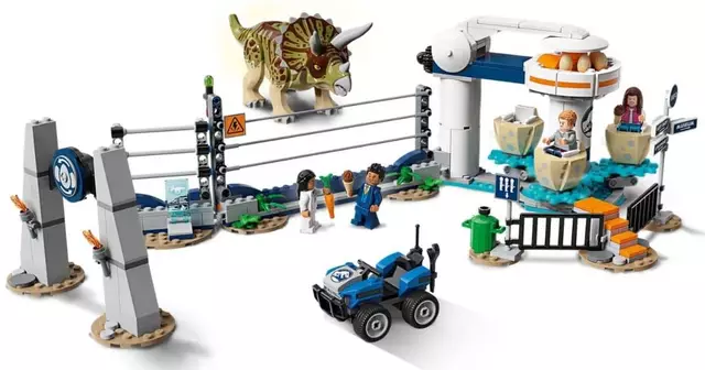 lego-jurassic-world-fureur-triceratops