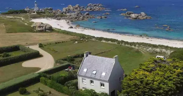 cottage-face-mer-brignogan-plages-bretagne