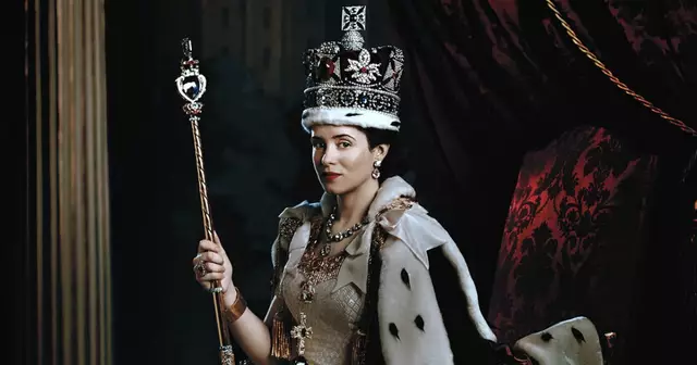 t-the-crown-julian-broad-ss