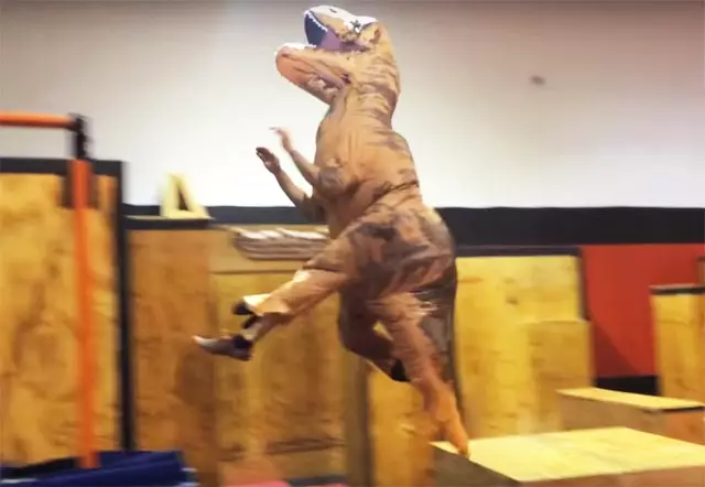 JURASSIC PARKOUR