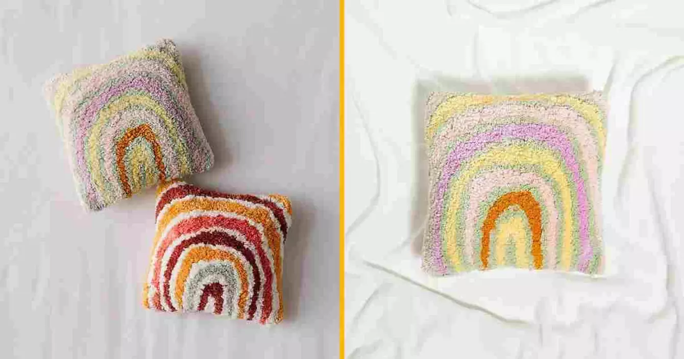 mini-coussin-tufte-arc-en-ciel