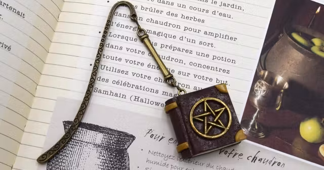 marque-page-grimoire-phosphorescent