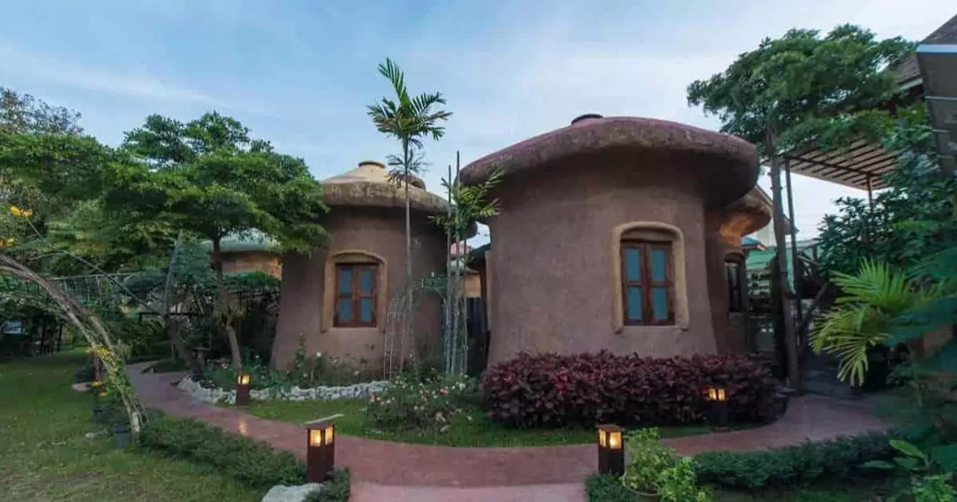 nuit-maison-champignon-thailande