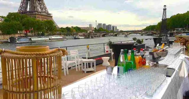 peniche-face-tour-eiffel-le-chansonnier