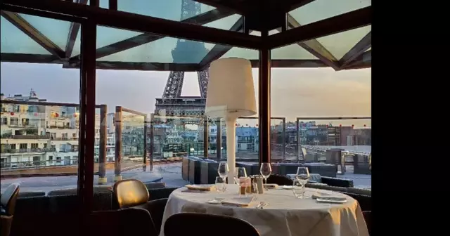 bar-rooftop-paris-ombres