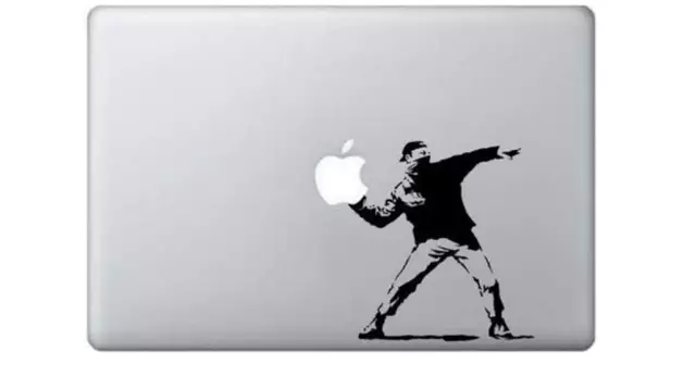 sticker-macbook-banksy-lanceur-fleur
