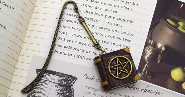 marque-page-grimoire-phosphorescent