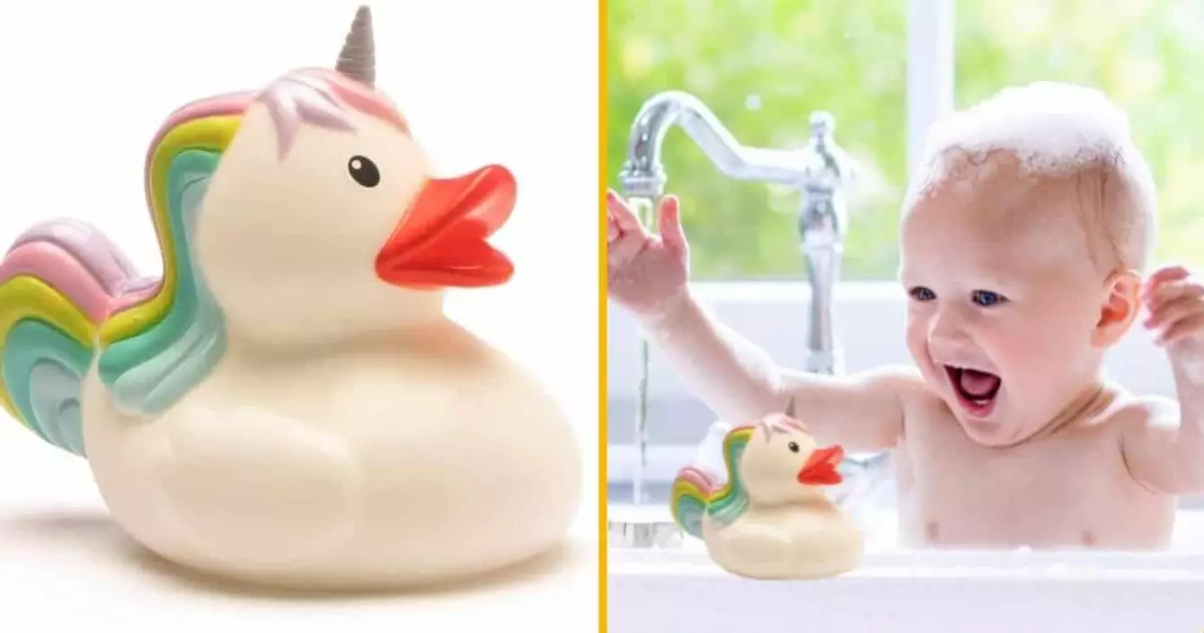 des-savons-en-forme-de-canards-de-bain-deguises-en-licornes-ouais