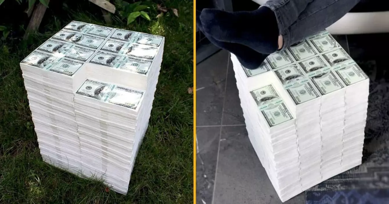 pouf-liasse-de-billets