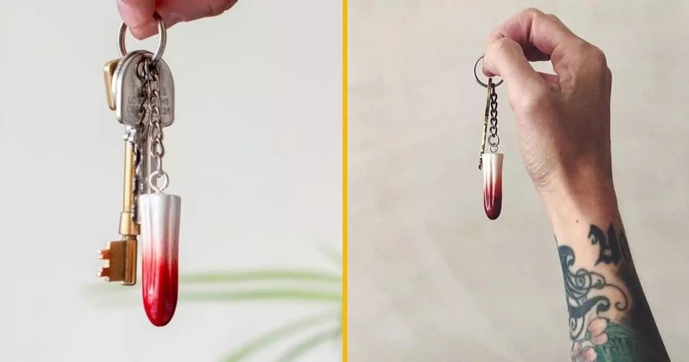 porte-cle-tampon-ensanglante