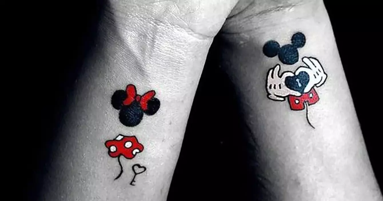 tatouages-couples-inspires-mickey