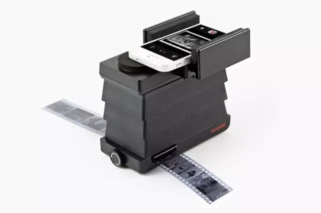 lomography-smartphone-film-scanner-4a8a_600.0000001370625620