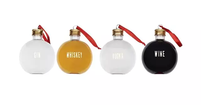 des-boules-de-noel-remplies-de-whisky