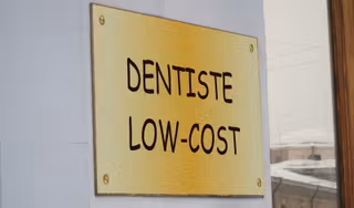 Consulate-General_of_France_in_Saint_Petersburg_(plaque)