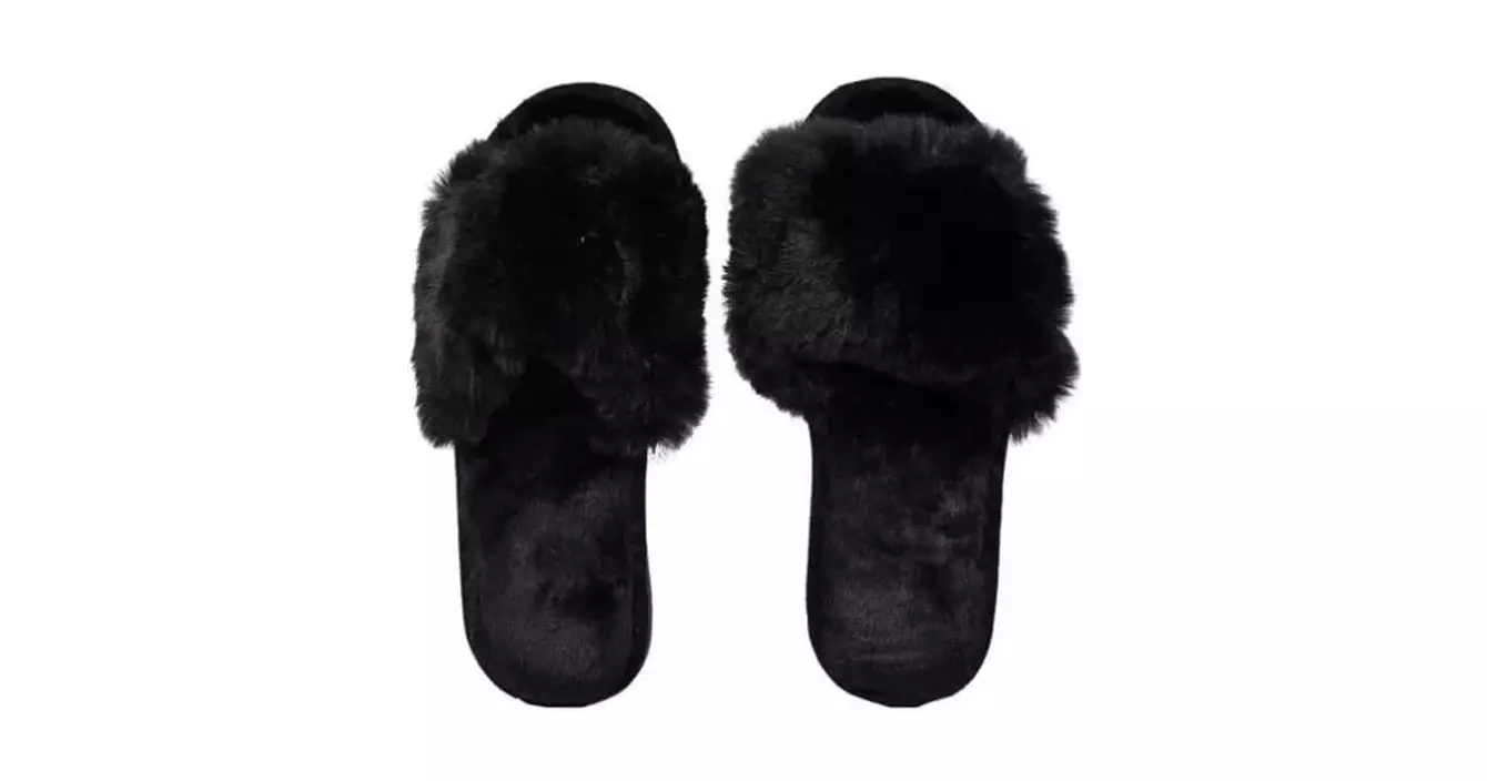 claquettes-fausse-fourrure