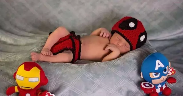 costume-deadpool-crochet-bebe