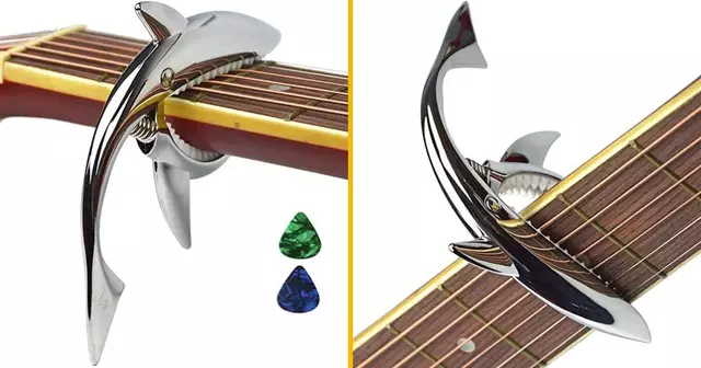 un-capodastre-de-guitare-en-forme-de-requin