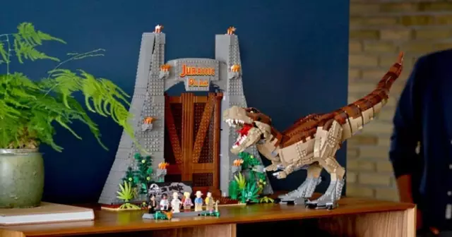 lego-jurassic-world-carnage-t-rex