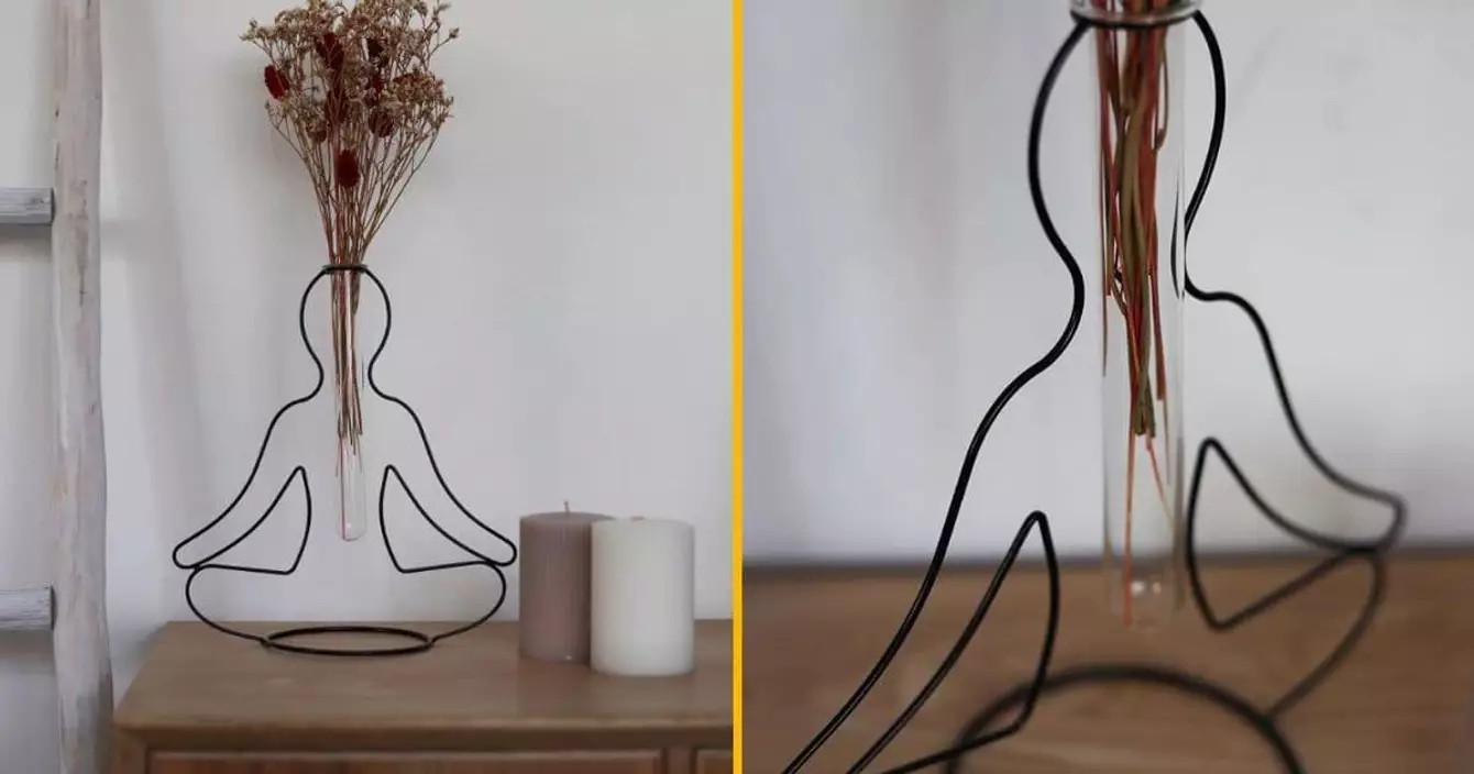 vase-silhouette-yoga