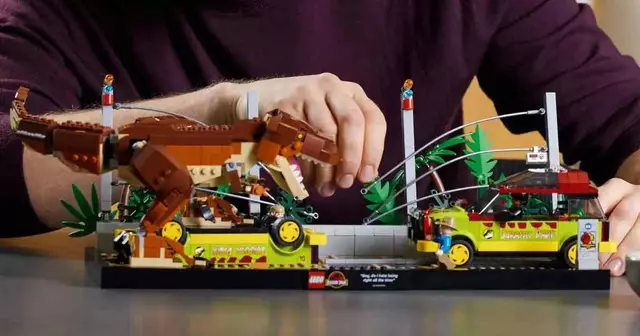 scene-evasion-t-rex-jurassic-park-lego