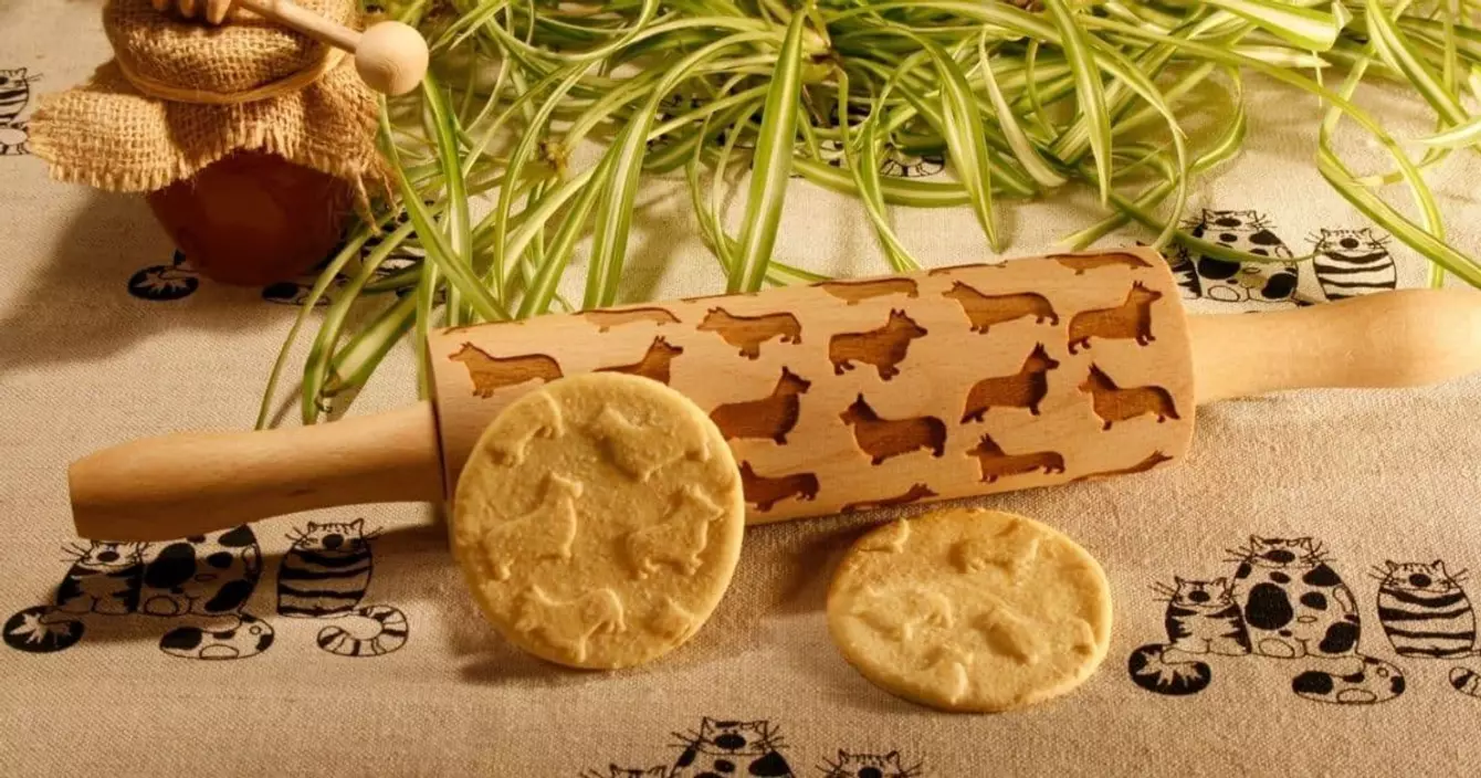 un-rouleau-a-patisserie-corgi