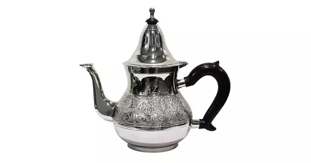 theiere-marocaine-argentee