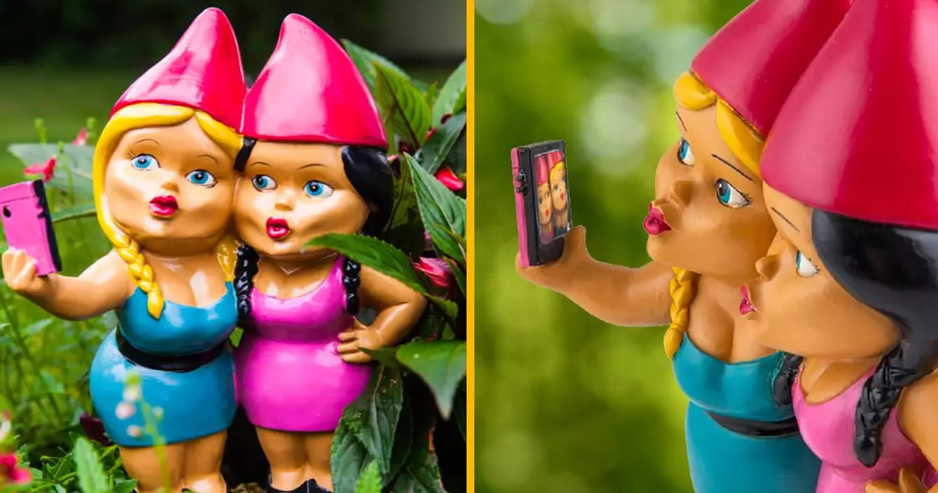 UNES_shopping_selfie-soeurs-nains