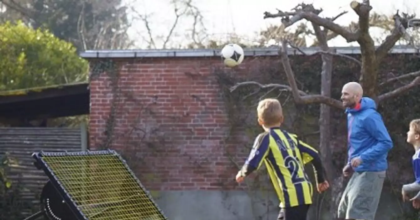 Born_foralder_spiller_frise-440x325 (1)