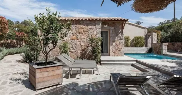 villa-contemporaine-piscine-chauffee-corse