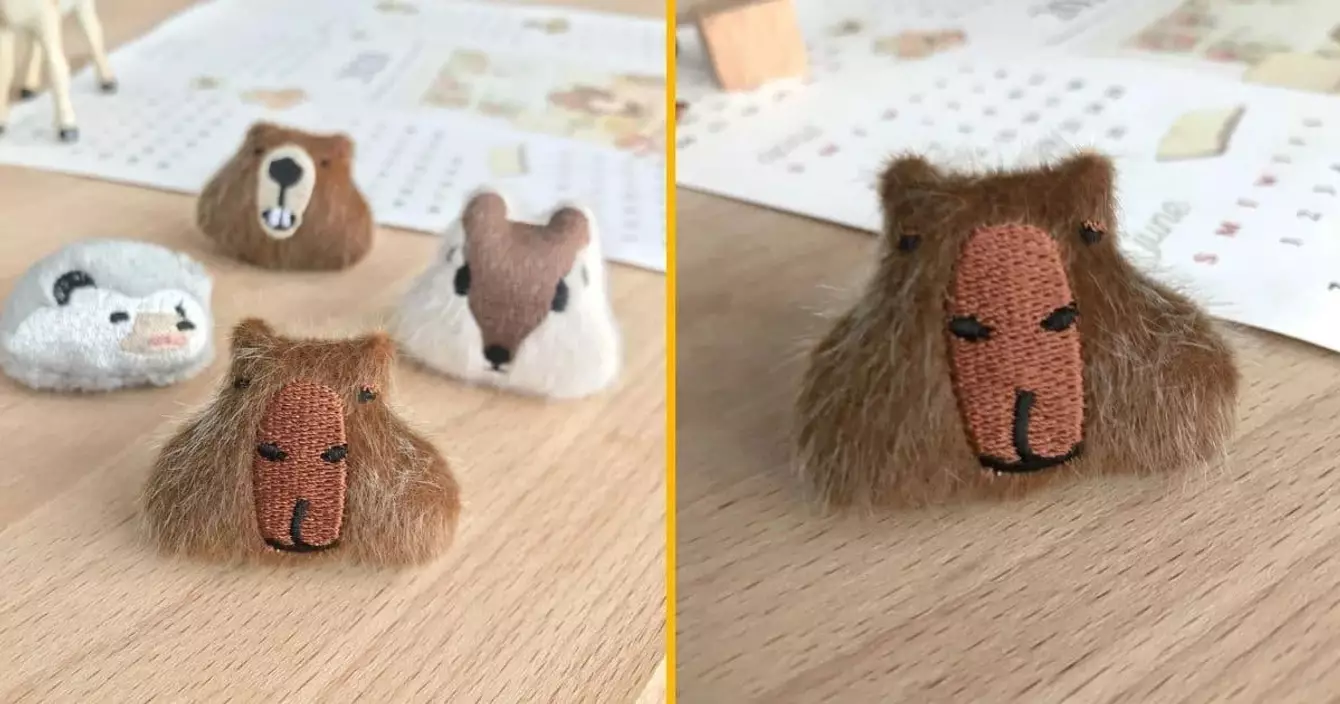 -broche-fluffy-capybara