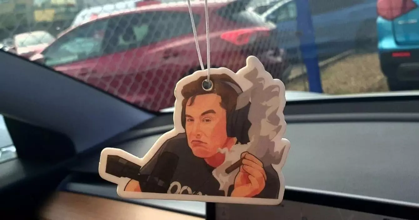 desodorisant-voiture-elon-musk